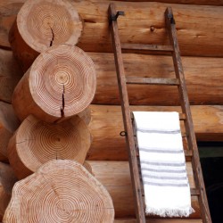Grande serviette de plage ou de douche en lin à rayures grises