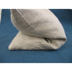 Coussin de végétaux en lin brun