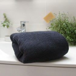 très grande serviette bleue en lin nid d'abeille