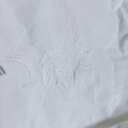 Broderie sur drap