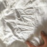 Drap ancien blanc en métis de lin brodé VR en grand