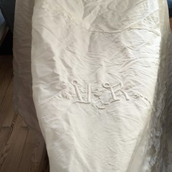 Drap ancien blanc en métis de lin brodé VR