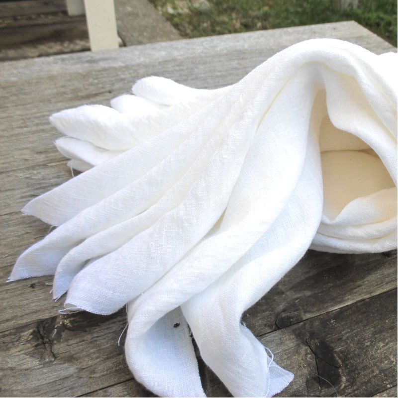 Chute de tissu en pur lin blanc lavé