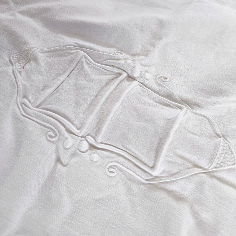 Drap blanc en métis 215 x 270 cm Brodé O et O et jour échelle