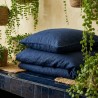 Housse de couette pliée en tissu 100 % lin lavé bleu foncé made in France