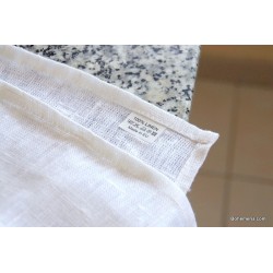Chemin de table en pur lin blanc avec 3 plis élagants